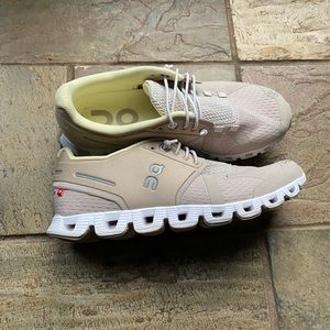 Women’s On Cloud 5 sneakers